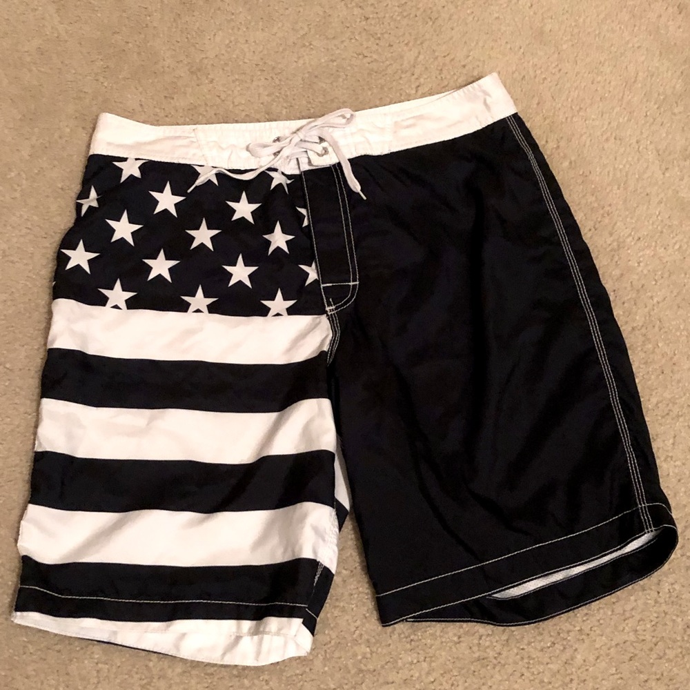 Old Navy Men’s Large Swim Trunks Black and White Stars and Stripes